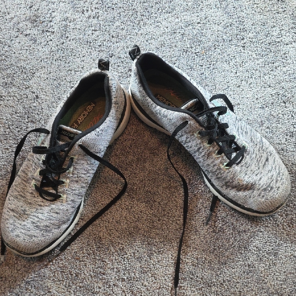 Skechers Gray and Black Athletic Shoes with Sleek Design